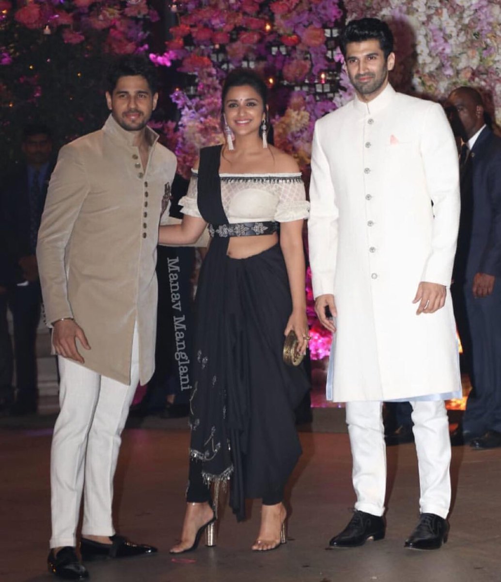 SidAppreciation's tweet photo. PICS - @S1dharthM arrives at #ShlokaMehta #AkashAmbani ‘s engagement bash with @ParineetiChopra and #AdityaRoyKapur!!! https://t.co/XlzquLqJDT