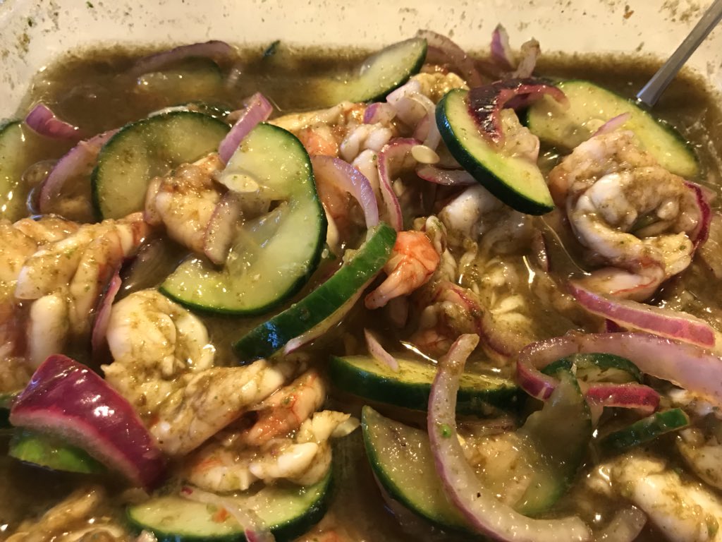 ROXSystem's tweet photo. Mi primer aguachile. Oficialmente Culichi! Jajaja! Como la ven Raza?! 🙋🏻♂️🦐🇲🇽🍅🔥🍺⚾️ #CulichiROX https://t.co/DVzzWSsDZe