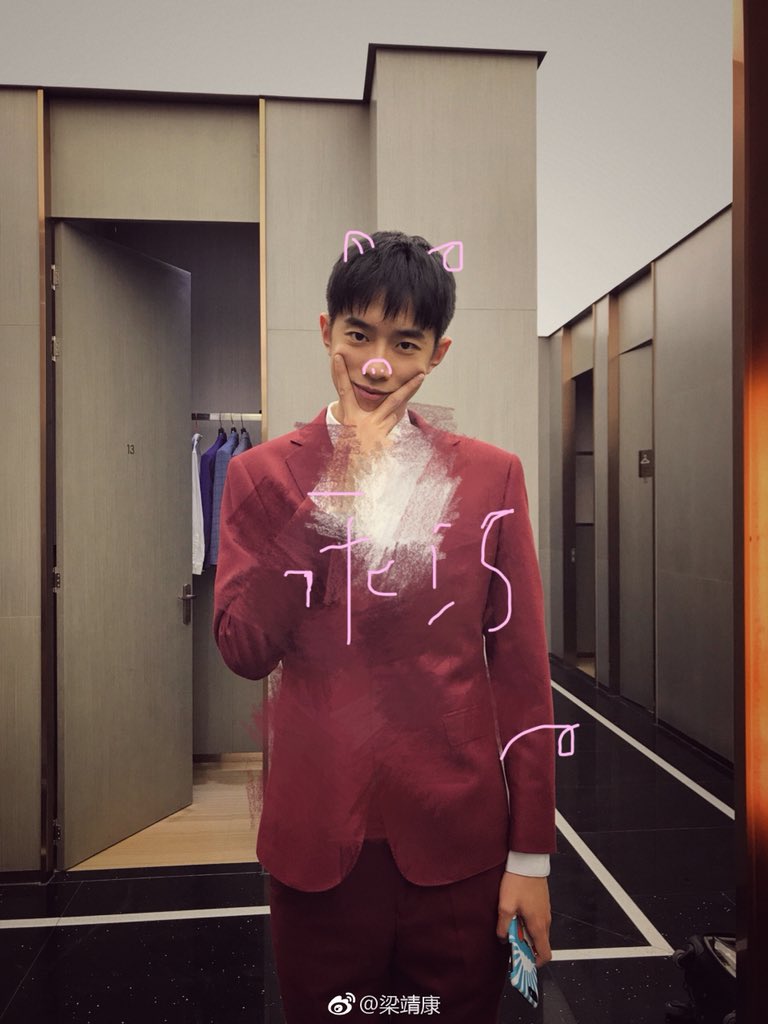 KangTwitTH's tweet photo. #เรื่องของพี่คัง : ทำไมต้อง #พี่หมูคังคัง 🐷
เราเรียกพี่คังว่าพี่”หมู”คังคัง บางครั้งพี่คังก็เรียกแฟนคลับว่า “หมูน้อย”
เพราะ พี่แกชอบหมูมาก หมูที่เป็นสัตว์จริง แกมีหนังสือเลี้ยงหมูเยอะมาก แต่ที่แกยังไม่ได้เลี้ยงหมูนะเพราะงานของแกค่ะ
#ConnorLeong
#MeteorGarden2018
#Anotherm https://t.co/cgD5xRj4Tj