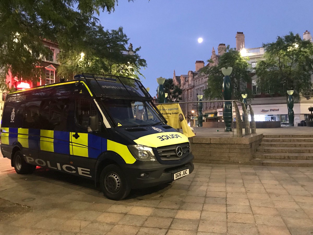 CheshPolSC's tweet photo. Still proving to be a busy night for #DST on the #BigBlueVan who are now joined by colleagues in the #BigWhiteVan from @PoliceWarr as late night revellers continue to enjoy their evening! #StaySafe #HereForYou https://t.co/AdPxO3mvNA