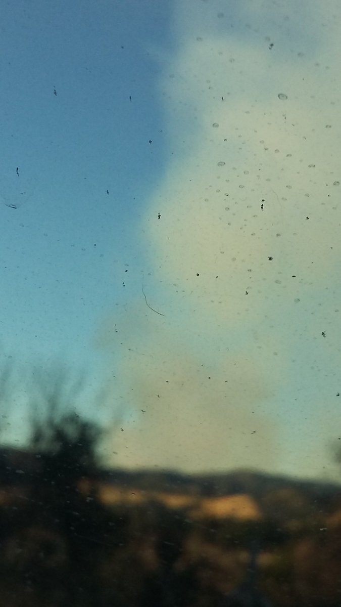 707Catseye's tweet photo. Kind-of btwn fires! #GuindaFire &amp; #PawneeFire sheeeshh! https://t.co/eGHizSx1Zx