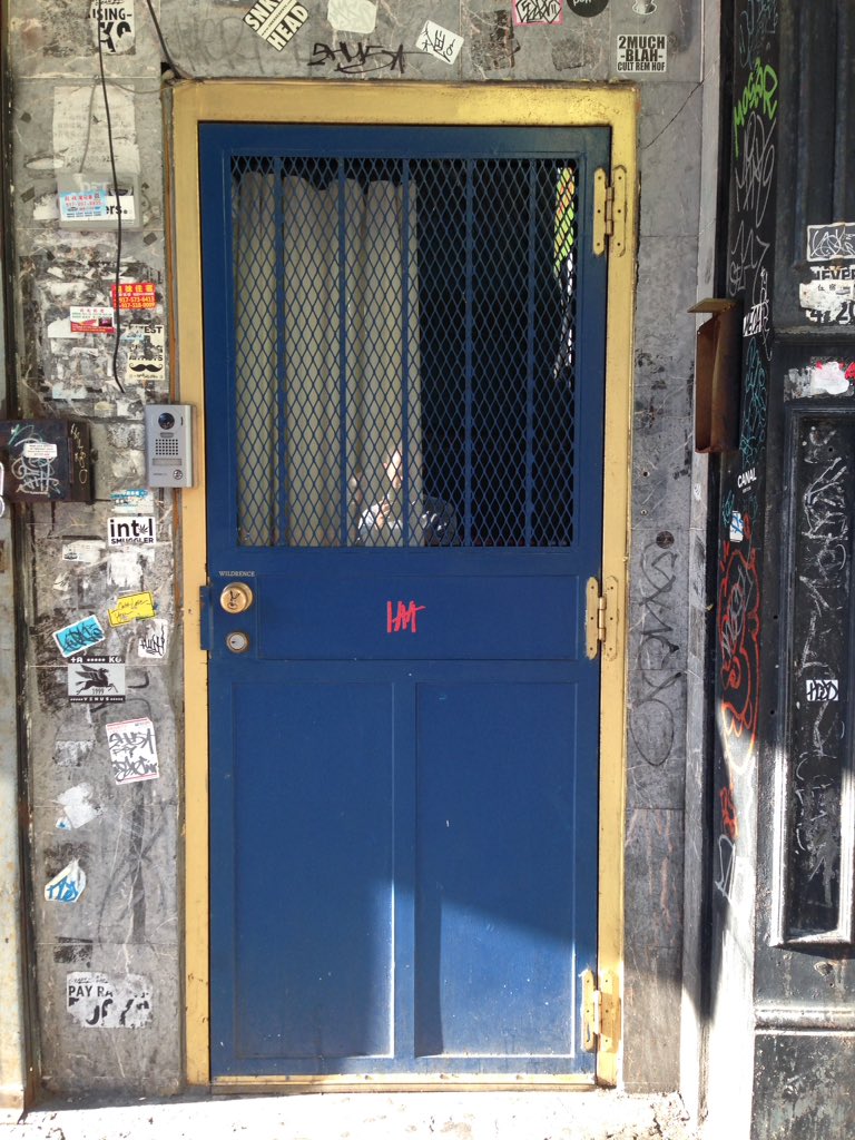 ferdinando_MED's tweet image. Behind an anonymous blue door, @joshuajaymagic created beauty and pure astonishment. #SixImpossibleThings is a magical experience in a league by itself. #NewYork