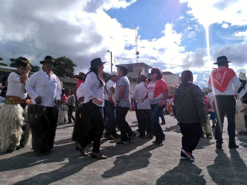 MarisolPenafiel's tweet photo. #IntiRaymi2018 | Junto a la gente del barrio Santo Domingo de #SanAntonio, participamos en la celebración de esta fiesta cultural. https://t.co/LOWRHUSZLf
