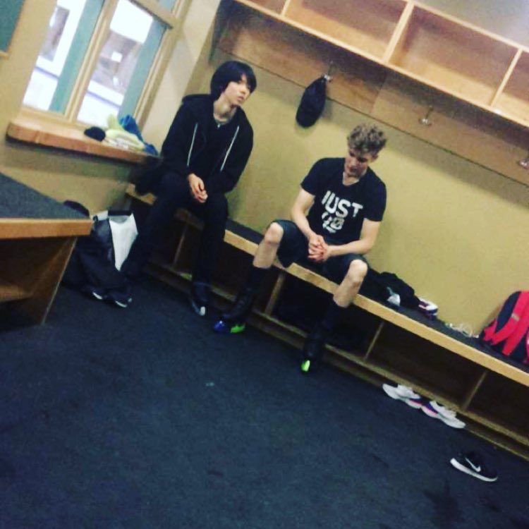 아이구 얼굴에 살 내린 거 봐 ㅠ 턱서뉴ㅜㅠ 선수로서 당연히 해야 하는 관리의 결과임을 알면서도 막상 보면 왠지 아이구ㅜㅜ 소리부터 나온다흑 아니야,,, 너무 멋지다 역시 프로야 프로 ㅠㅠ 시험도 치는 모양인데 기말고사인가? 무슨 시험이든 차이팅 👍🏼🙌🏼👼🏼

instagram.com/p/BkqWjSrgPM3/