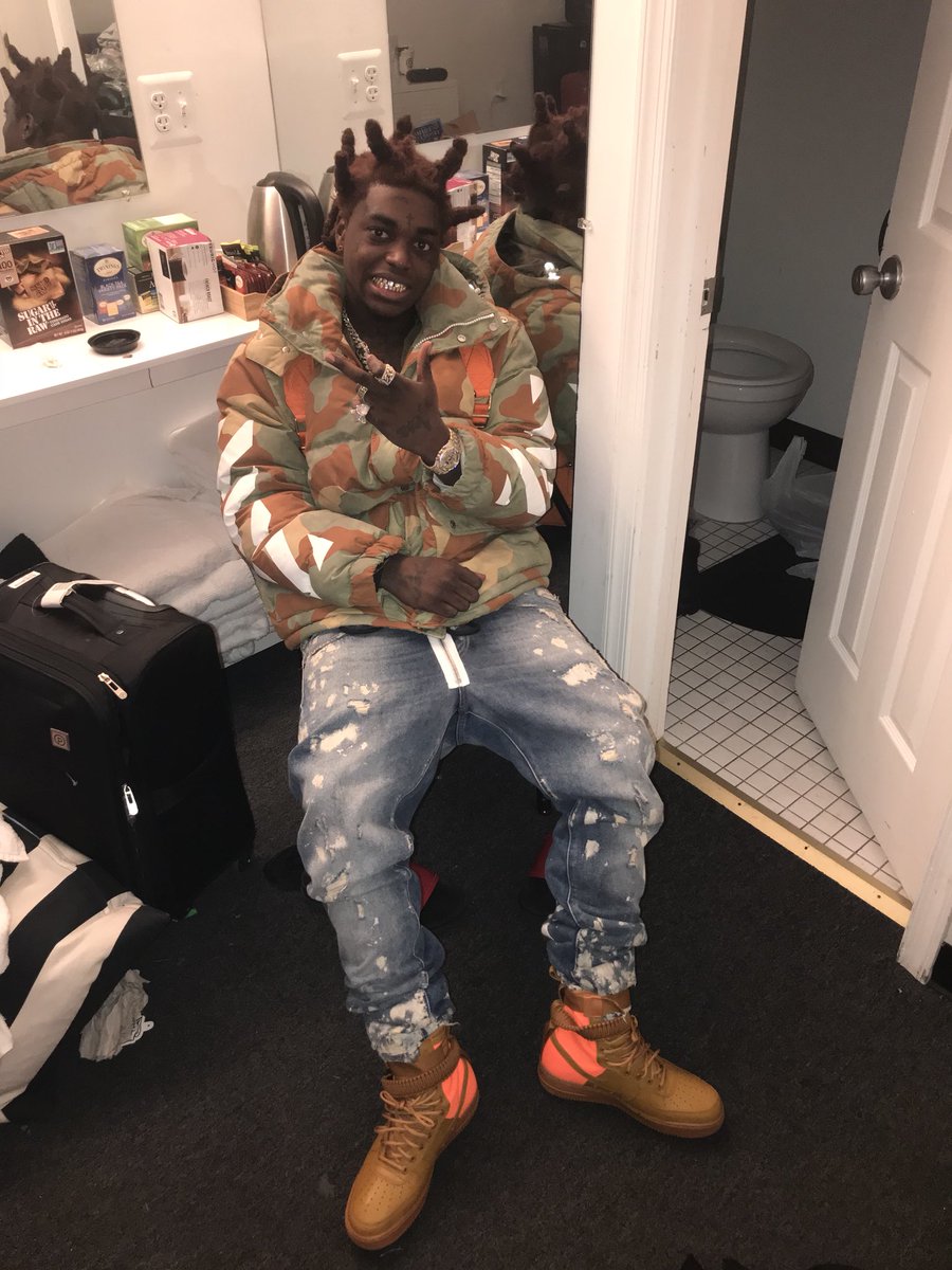 LUNDIESSSLUNDI2's tweet image. I like you 👇👇🎧🎧💘💚💛💛❤KodakBlack1k