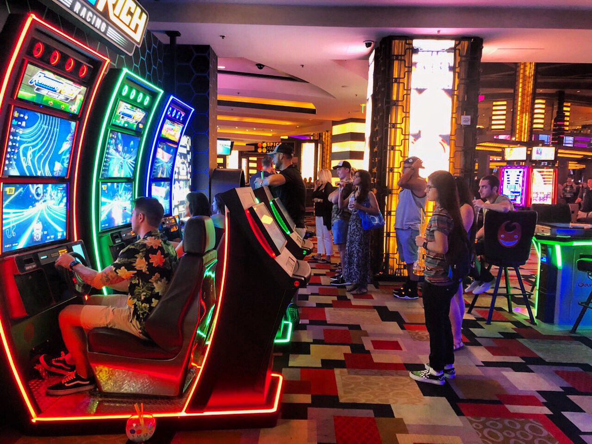 CompInteractive's tweet image. Saturday Night Fever?!? 😱 Play Running Rich Racing (VIDEO GAME + slot machine) at @thedlasvegas, @phvegas &amp;amp; @venetianvegas and see for yourself what the hype is all about!!! 🎰🚗🚙💨🏁🏆💵 #LasVegas #VegasBorn #DTLV