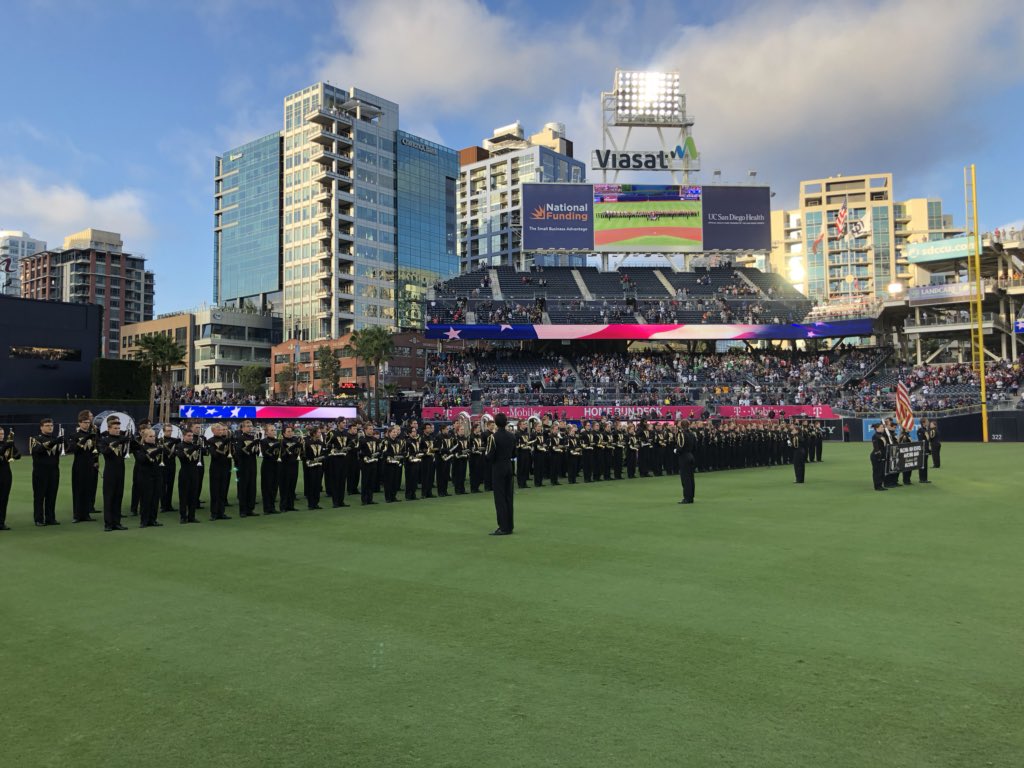 SnyderToday's tweet photo. Banner night for the Anthem. https://t.co/7fRbo6BETx