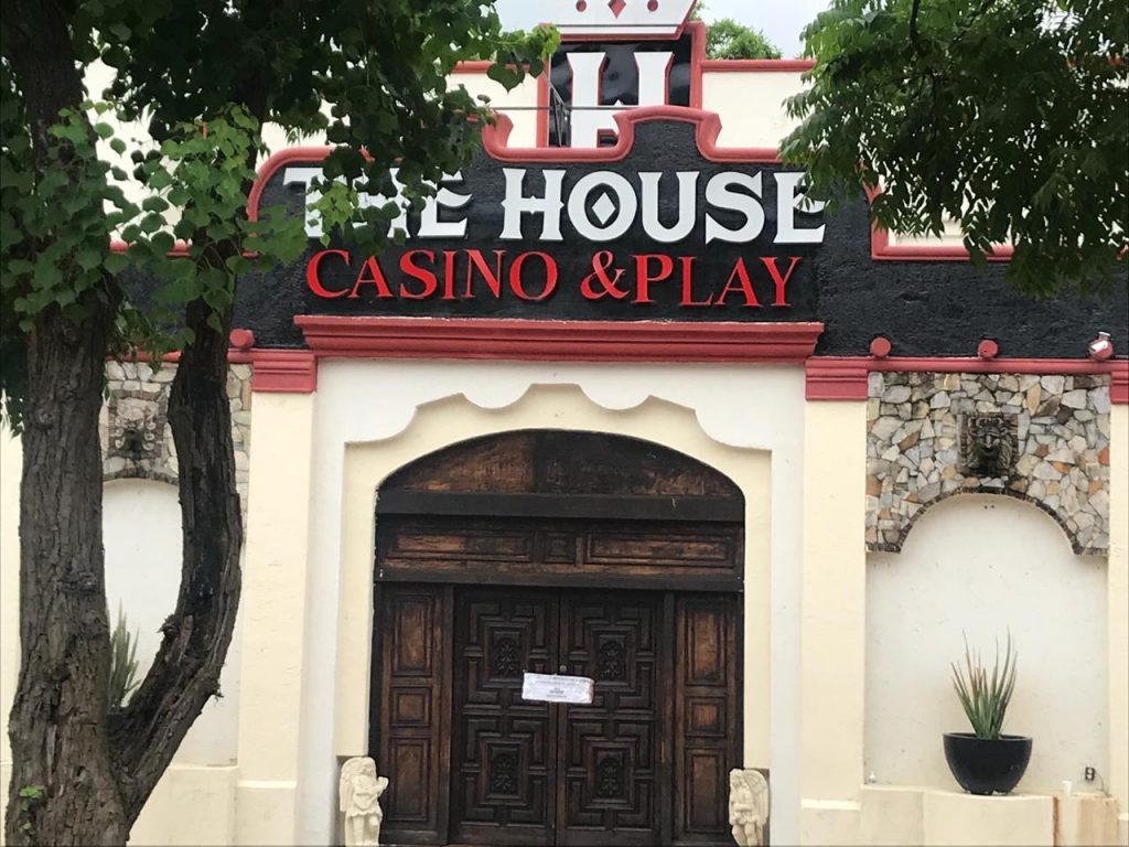 ProfsDeCasinos's tweet photo. En México, clausuran casinos clandestinos https://t.co/EZ4aQEHI62 https://t.co/lVWdEJB8PE