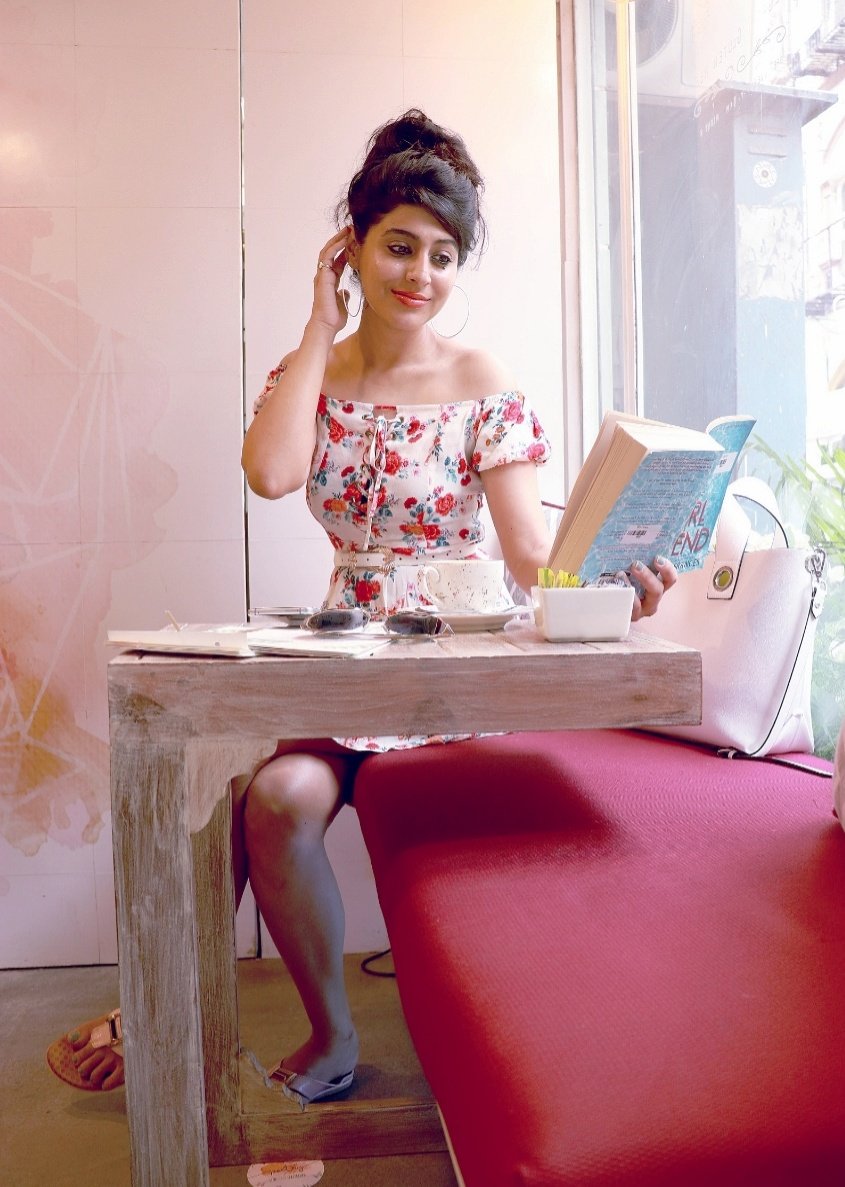 Thestylechatter's tweet photo. #coffee &amp; #books two of my favourite☕📖 #love @FemBloggers @LovingBlogs @LovingBlogs @wetweetblogs @sincerelyessie #bloggerstribe #blogginggals #BloggersSparkle #GRLPWR #allthoseblogs #indianbloggie #bbloggers #bloggerbabesrt #bloggerclan #blogging #BloggerLoveShare https://t.co/vUBNfPmviI