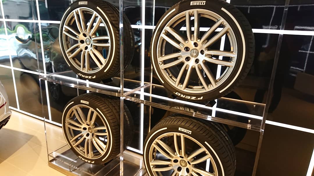 tetsuyoshi05's tweet photo. マセラティ ギブリ スカテナート
Maserati Ghibli Scatenato
日本限定40台！

おしゃれすぎなん https://t.co/JzDwBuXeGs