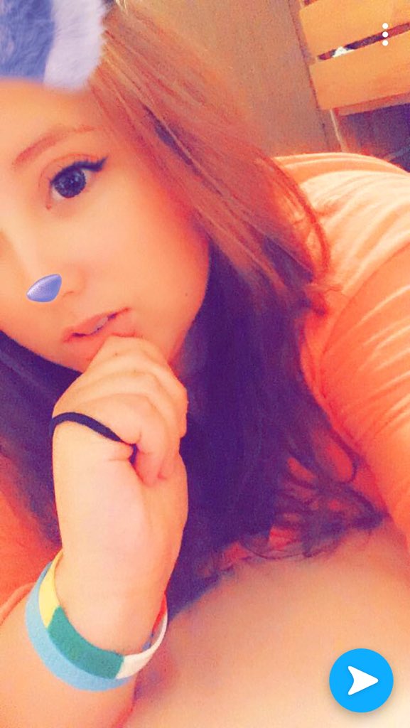 nikolet_2001's tweet image. I uploaded these at 12:28 AM let’s see how many minutes it takes 😂😂 #Slowdata