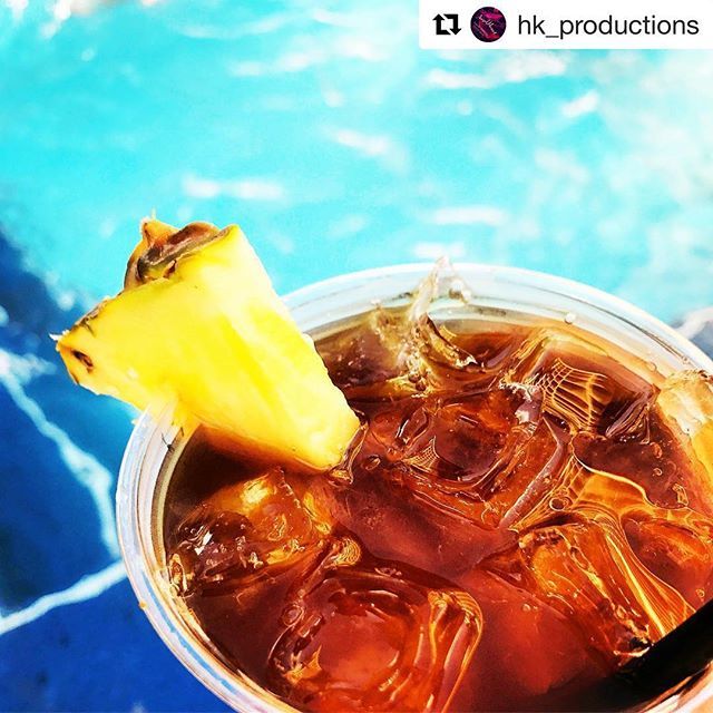 EmbassyWaikiki's tweet photo. #Repost @hk_productions: プールサイドで飲むマイタイ
#poolside #maithai #waikiki #hawaii #ハワイ #マイタイ #ワイキキ #embassysuites #エンバシースイーツワイキキビーチウォーク #poolsidereception #grandlanai #ハワイ好き #ハワイ大好き https://t.co/8vAgvpVt0J https://t.co/gefyfRini4