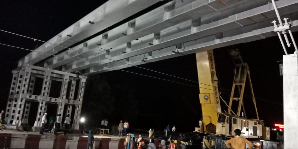 Infrastructure upgrade: Foot Over Bridge girder launching at Sainagar Shirdi railway station completed during night block of 5 hours.