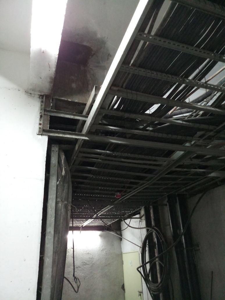 Indiabullsgreen's tweet photo. After 8 years the project #IndiaBullsGreen #Panvel is still not fully complete !!!
The few residents who have shifted to the completed towers are astonished  by the apathy of the management in dealing with leaks , cracks ,debris &amp; wiring #WakeUP 
@MirrorNow https://t.co/iXmFNjGJ1S