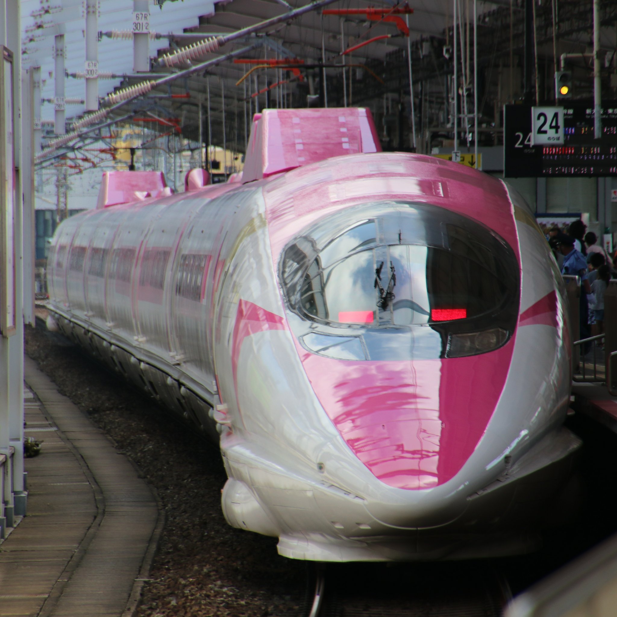 تويتر 新条 على تويتر 7 1 ハローキティ新幹線 上り 岡山駅 1 後尾車両正面 かっこよすぎ Stand Up To The Victory V2編成のテーマ T Co Cjnswrier9