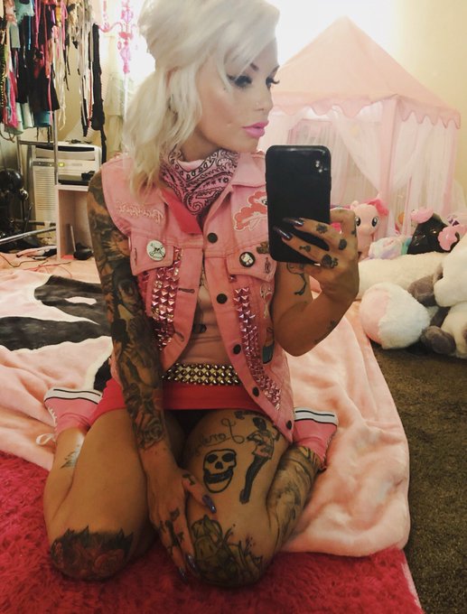 Little pink babydoll or punk as fuck? 💕✨💋 https://t.co/J61Awton0p