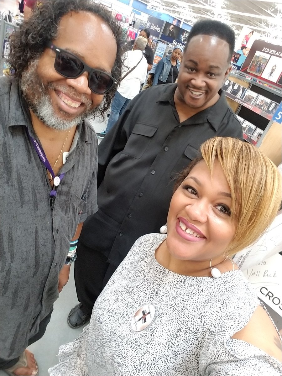 KatherineJnine's tweet photo. #Walmart 2818 was absolutely amazing for @vashawnmitchell #CrossMusic EP ..Meet and Greet. Thanx to all that came out! We had a great time! #teamvman #kaijainetwork Shout out to #eventsbythomas for going beyond oir expectations 💕👍 https://t.co/HbQY7quPsA