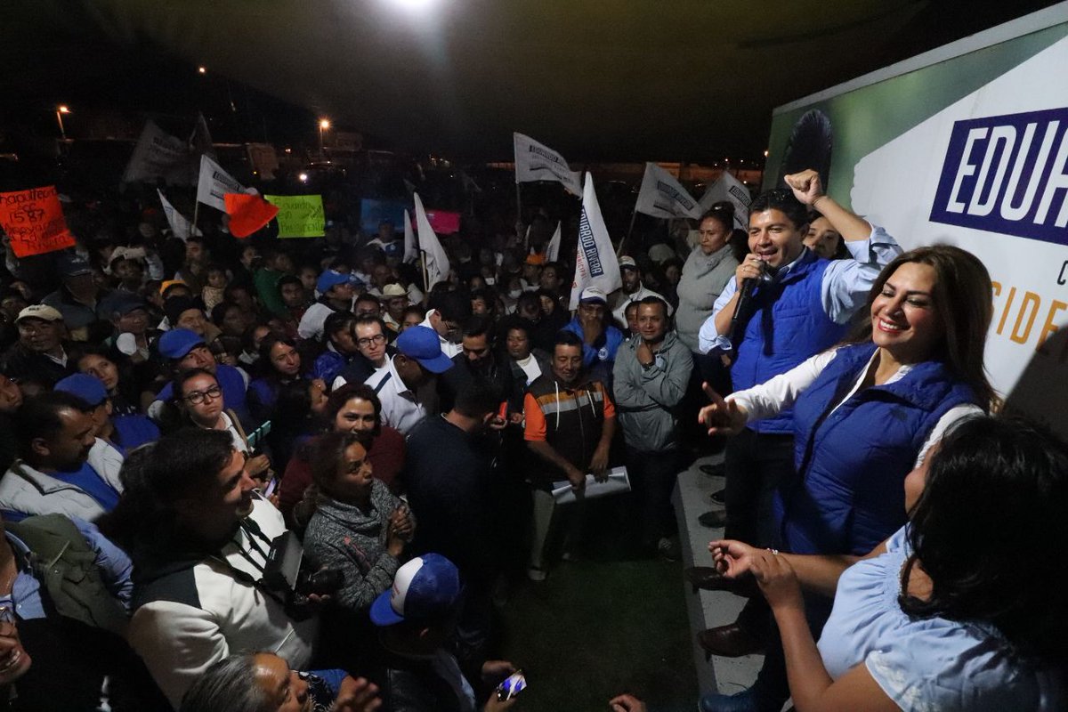 eduardorivera01's tweet photo. En el Cerro del Marqués con las candidatas @BlancaJC Y @Lupitaarruba. ¡Gran cierre distrital! dando soluciones de frente a los poblanos del distrito 11, para hacer de Puebla la mejor ciudad para vivir. https://t.co/V3a1aZddU2