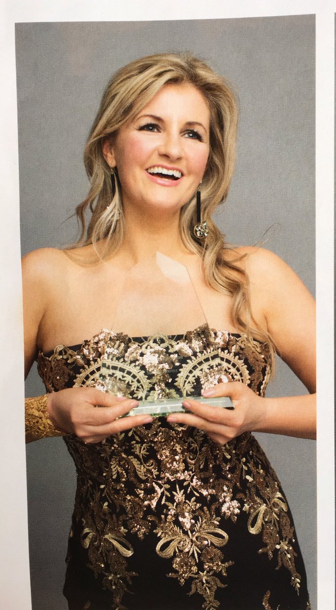 VanityRooms's tweet image. Best feeling ever #Winners 🏆#bestbeautysalon #ImageBOB18 #vanityrooms #teamvanity