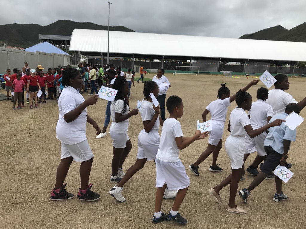 USEPIlesdunord's tweet photo. Saint-Martin #EnModeJO avec la #JournéeOlympique #sport #citoyenneté avec @SolidLaique et @USEPIlesdunord et la présence de M. @JMMormeck @ultramarins @FranceOlympique @Olympisme_Educ https://t.co/PQysy57N3h