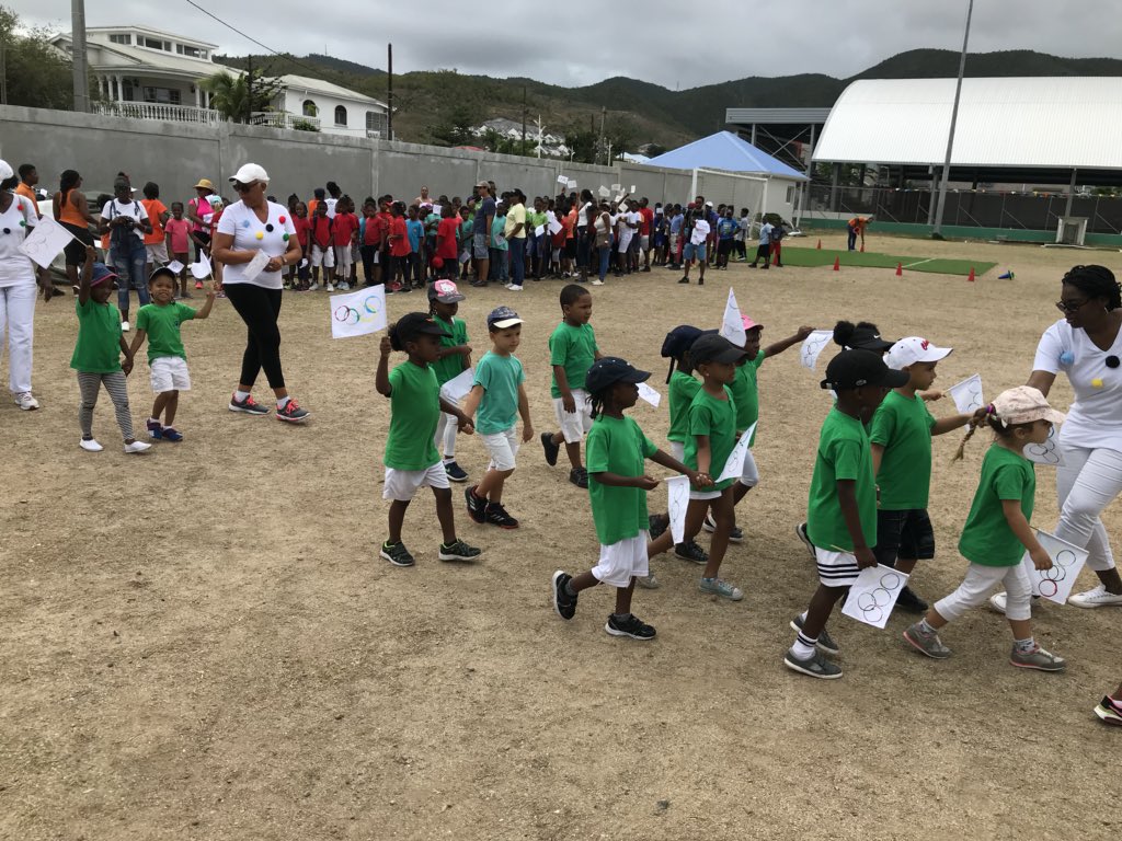 USEPIlesdunord's tweet photo. Saint-Martin #EnModeJO avec la #JournéeOlympique #sport #citoyenneté avec @SolidLaique et @USEPIlesdunord et la présence de M. @JMMormeck @ultramarins @FranceOlympique @Olympisme_Educ https://t.co/PQysy57N3h