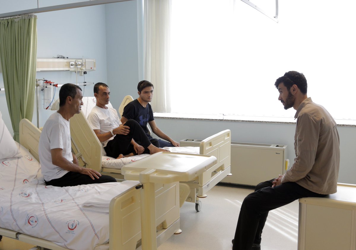 haberkudus's tweet photo. Gazze sınırında düzenlenen barışçıl "Büyük Dönüş Yürüyüşü"nde yaralanan ve tedavileri için Türkiye'ye getirilen Filistinliler, Türkiye'deki hastanelerde gördüğü muameleden çok memnun kaldığını ifade ediyor. #gazze #filistin #istanbul #türkiye #hatane #tedavi #büyükdönüşyürüyüşü https://t.co/l8DRbHn5yE