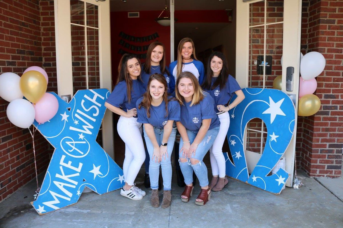 hannruth's tweet photo. in less than 2 months, I get to see all my fav girlies all in one place and I couldnβt be more excited #heretorecruitthehooties #findingfuturelils #notfouryearsforlife https://t.co/Y8tLWQzffO