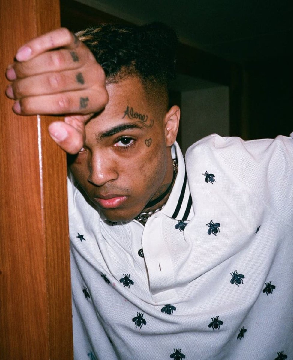 kloeyxxx's tweet photo. Why am I seeing it so hard to accept that X is dead… Im sill making my selff believe he’s still alive 😭 how could god do this to me / all of us fans … my heart was already hurt but now it’s broken 💔😭xxx https://t.co/dhUHhiy2Lw