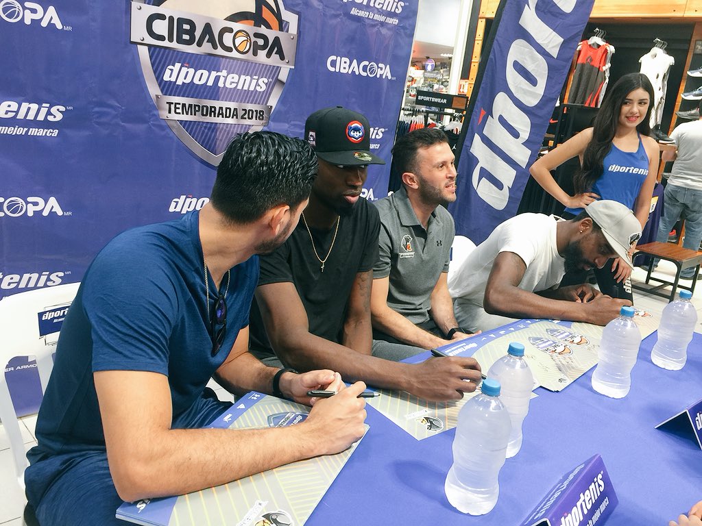 lillynavarrete's tweet photo. Qué gusto ver a tanta gente conviviendo en la tarde de autógrafos @dportenis , esto es @caballeroscln una familia 😊🏀 https://t.co/lpt2b8dmxb