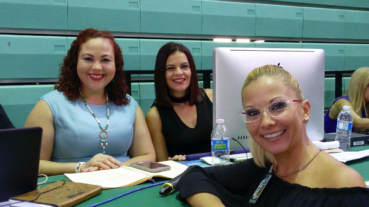 MariamLudim's tweet photo. Selfies con las chicas de @PrensaRUM en la #GradRUM18 #GradRUM105 @Yadeth @rebeccacarrero https://t.co/M86XyQp9c0