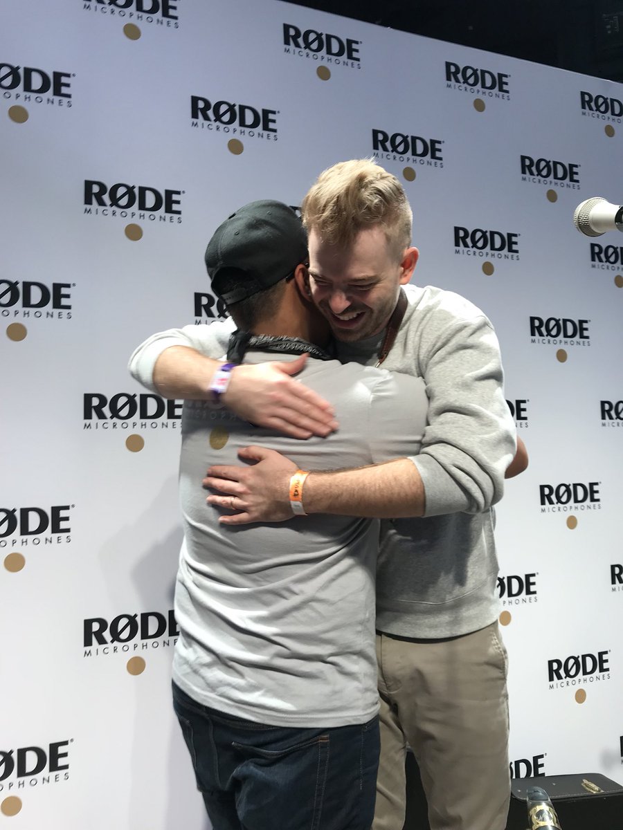 krisxdee's tweet photo. Been spending the whole day at the @rodemics booth for VidCon day 3. I must say, this booth is the highlight of my first VidCon experience. Very talented performers, the coolest crew, and just nothing but good times. #RodeVidCon https://t.co/glRpRS02fT