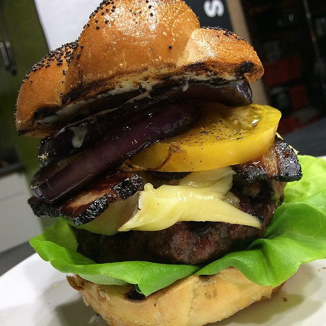 Sink your teeth into this fact: Swapping 30% of beef with mushrooms in every American burger is like taking 2.3 million cars off the road. Research by <a href="/WRIFood/">WRI Food</a>: bit.ly/2ohEo56  #shiftingdiets #BetterBuyingLab