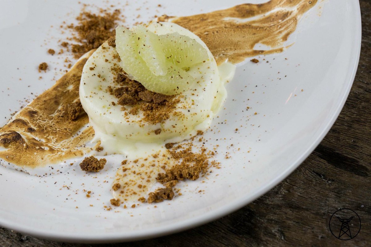 theDerrickyyc's tweet image. It's the Weekend, It's a Cheat Day!

GIN &amp;amp; TONIC
gin infused marshmallow, graham crumble, lime segments

#Joinus for dinner, well-made Cocktails and Champagne! we're open late.

#BlowOutHour 2 - 6 #Cocktails #GIN #Martinis #GnT #ginbar #cocktailbar #bluesbar #lovetheD #dessert