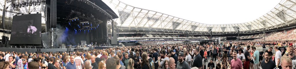 If your weekend didn’t consist of seeing @foofighters - the baddest mother fucking rock band EVER then you’re a worthless piece of shit #fact @K2ulu  #myweekendisbetterthanyours #foofighters #ff #foofightersfan #panoramic #londonstadium #stillbuzzing 🤟🏽🇬🇧