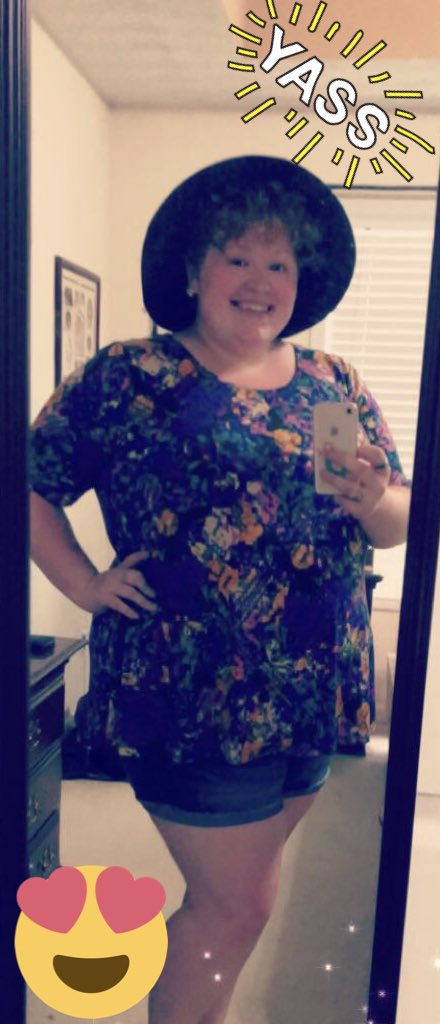 MeganBMoore13's tweet photo. Really #FeelingMyself today in my new @LuLaRoe 👸🏼🛍😍💁🏼‍♀️ #lularoe #perfectT #OOTD https://t.co/EtmBvcu4SA