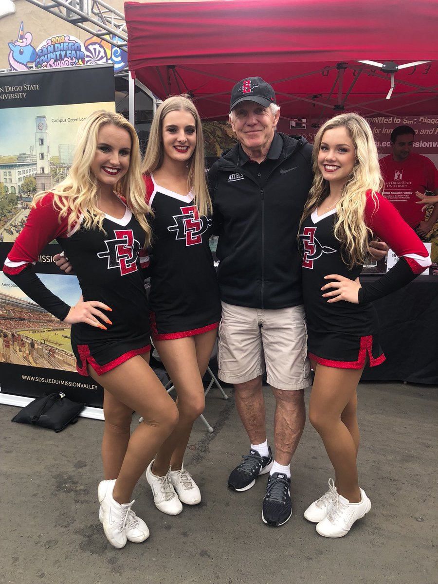 Hanging out with Coach Rocky Long at the Del Mar Fair!❤️🏈
•
•
•
#GoAztecs
#InRockyWeTrust
#SDSUfootball
#delmarfair