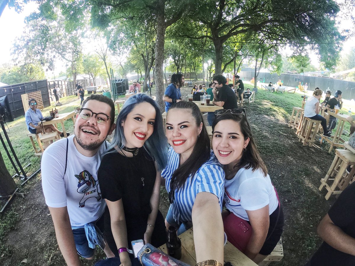 unatalmafer's tweet photo. Nuestro sábado perfecto: México gana, #BudweiserMachaca y muy buena compañía. 🎶☀️🔥 https://t.co/0i6aUbCi9P