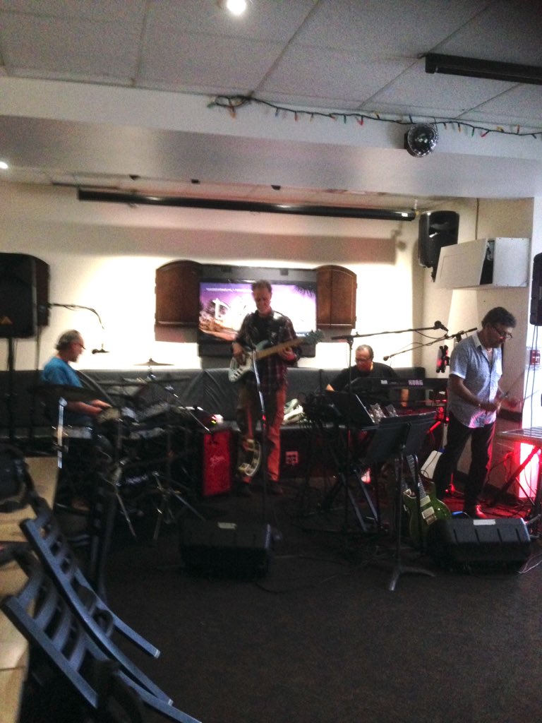 DaybreakMusik's tweet image. Classic rock tonight @1515brownbarrel on Upper Ottawa #Hamiltonmusic