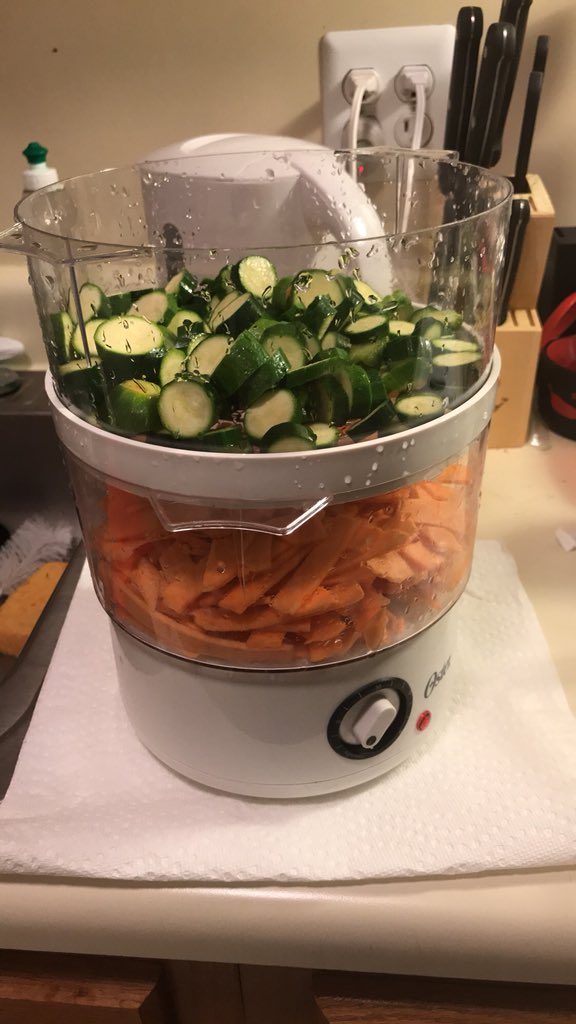 JustJewa2's tweet photo. Shells stuffed with carrots, baby zucchini, celery, onion &amp; sweet potato. Smothered in #vegan Alfredo sauce &amp; cheese. #HealthyEating #RecentEats #THH https://t.co/ylc3pRtTqY