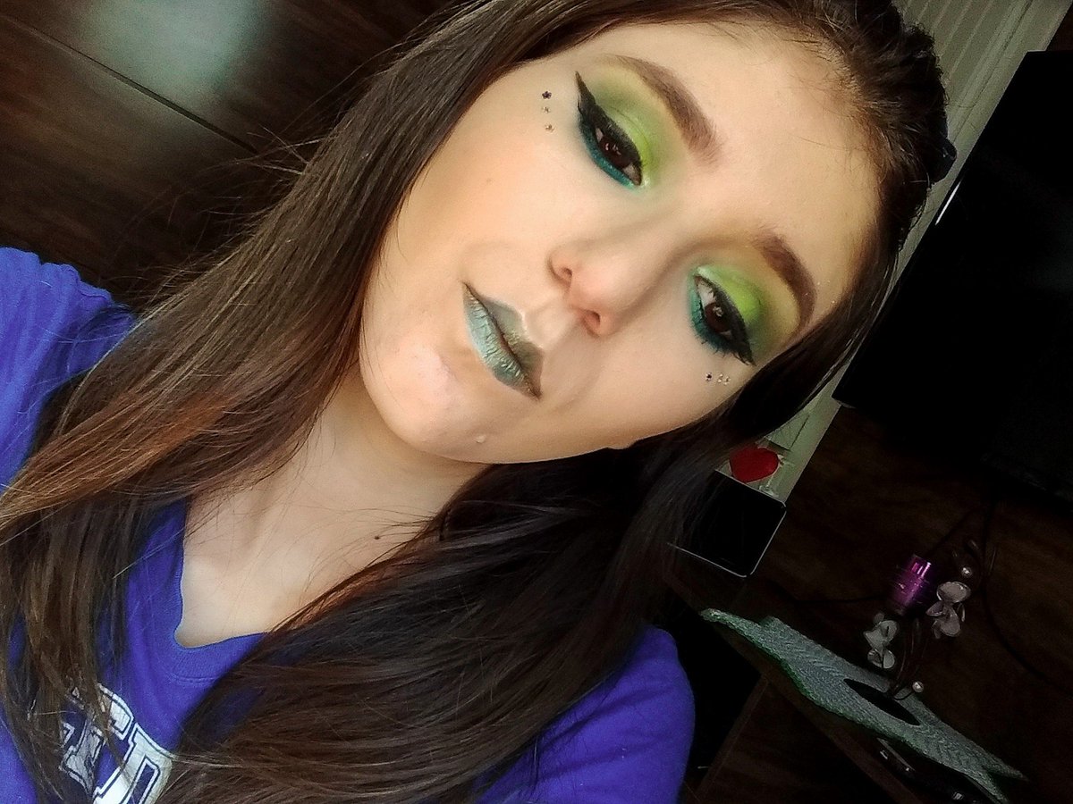 gahpgomes's tweet photo. Bem brasileirinha tá meninas?
#mostratuaforça
#Brasil
#BrasileCostaRica
#fcseguefc
#makecopa
#makeup https://t.co/5SkLqjSCqx