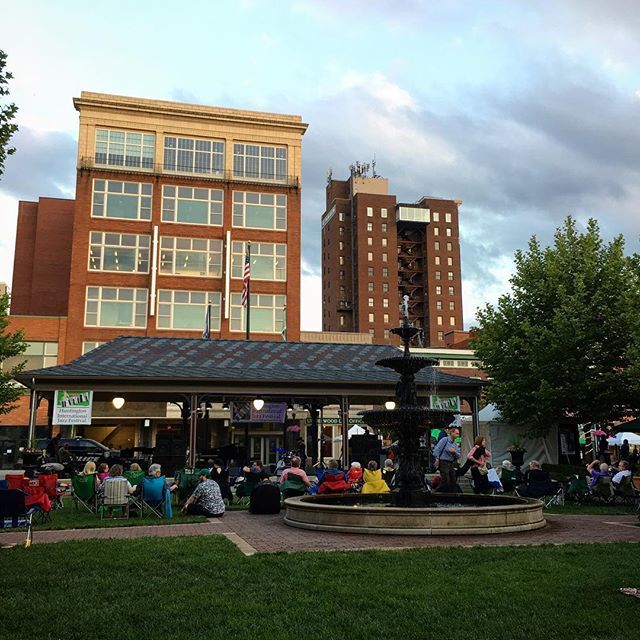 MrJason_Jackson's tweet image. @marshallu Jazz Festival wrapping up this PM #PullmanSquare @huntingtoncity #MyHuntington ift.tt/2txZ0rT
