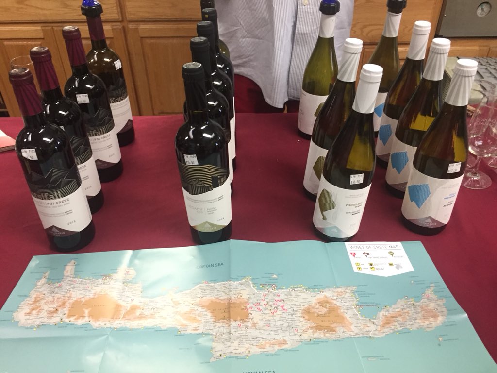 Tonight I’m tasting wines from Crete. @winesofgreece @winesofcrete #lyrarakiswines @lyrarakis #winemkmonday #savvysocialvine #wine #internationalwine