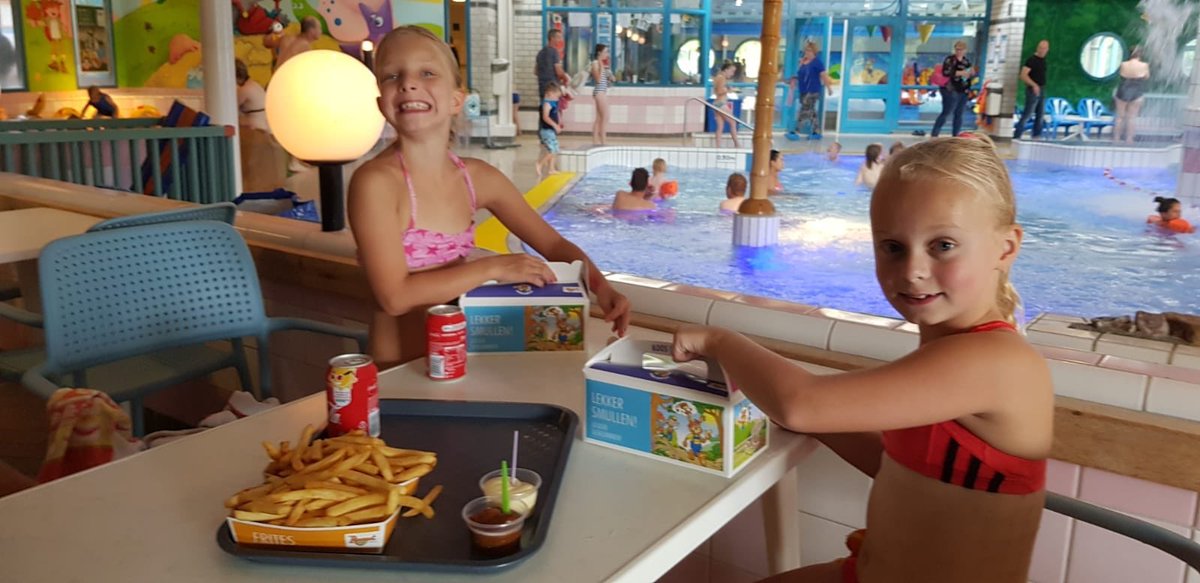 Het kan soms heel simpel zijn: twee vriendinnen wilden samen naar het zwembad. De Wensboom <a href="/JCIAssen/">JCI Assen</a> maakte het mogelijk!