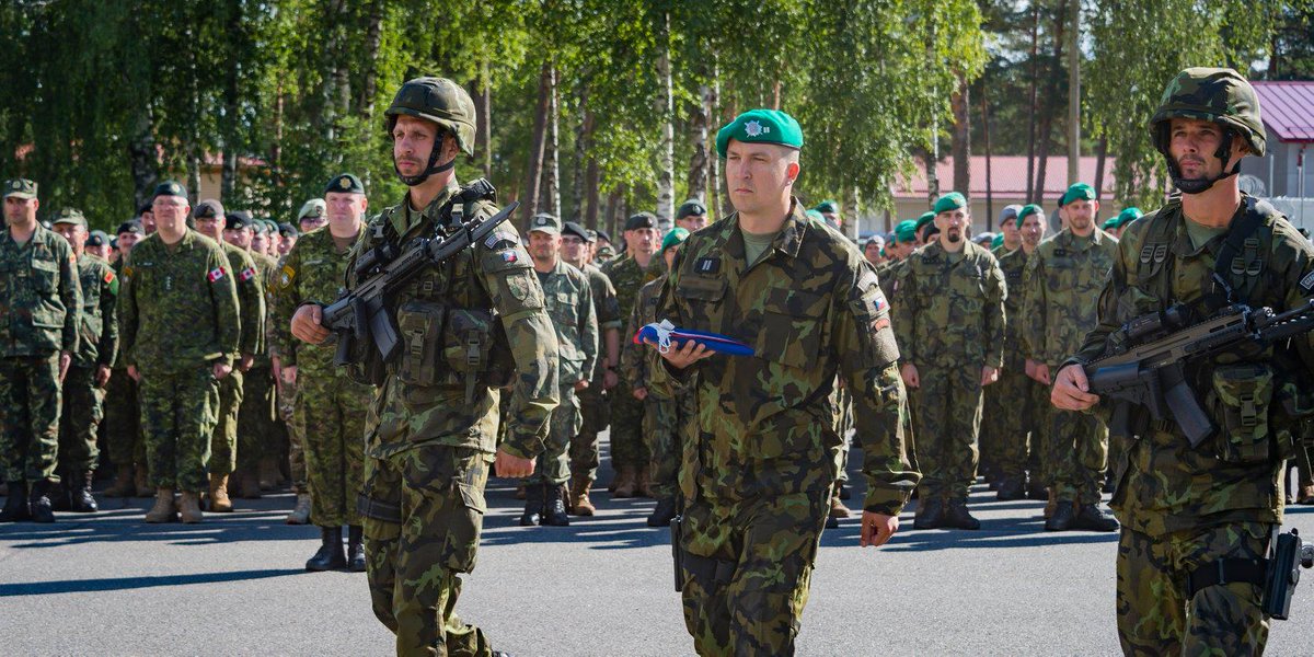balt_security's tweet image. On June 23, 2018, Czech 🇨🇿 military contingent has been officially welcomed as a part of CAN-led 🇨🇦 .@NATO's #eFP battle group in Latvia 🇱🇻. Czech Armed Forces contribute to #BGLVA with a 120 mm mortar platoon of 60 soldiers from 71st Mechanised Battalion #71mpr. #WeAreNATO