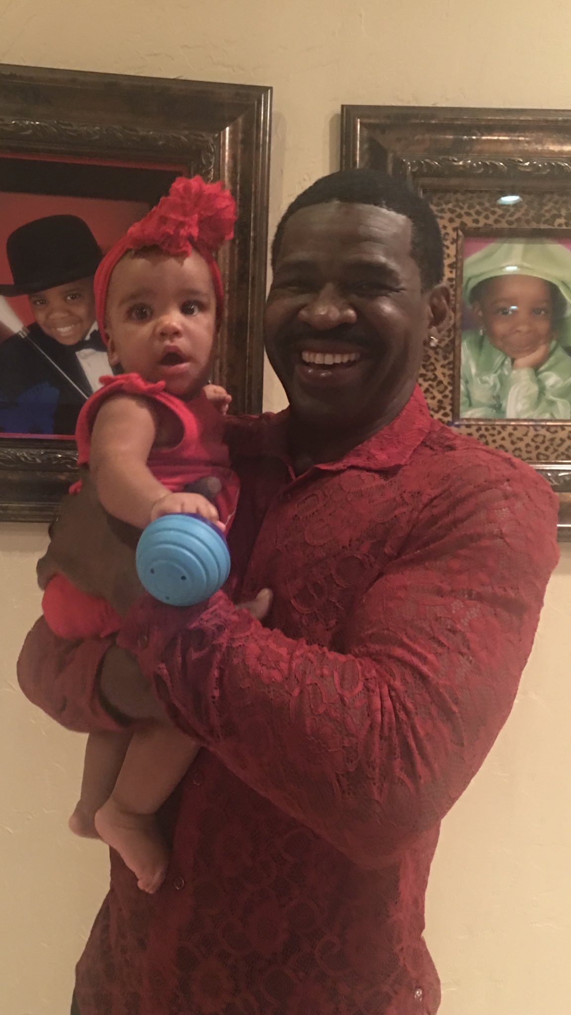 Michael Irvin on X: "My granddaughter @carmenserenityidlett dressed for dinner in red with her Grandpa on our 28th WEDDING ANNIVERSARY ππΎππππΎππΎππΎβ€οΈβ€οΈβ€οΈ THE GREATEST LOVE OF ALL!! https://t.co/jphK5AtD3b" / X