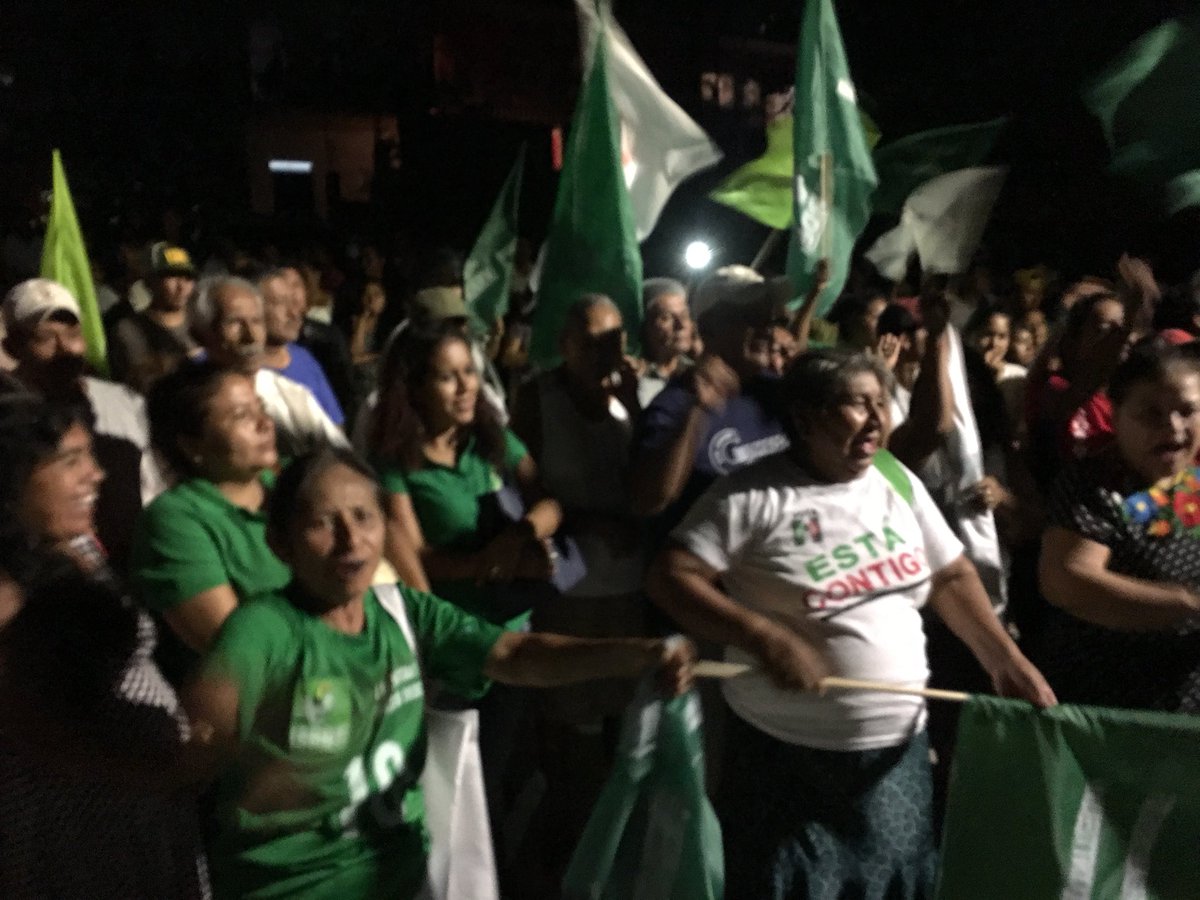 ProfeChanito's tweet photo. Con gran júbilo fue el recibimiento que nos otorgó la #Sección4ta el corazón de #Pochutla reafirmando el apoyo para un servidor y para todo el equipo de trabajo. 

🙏 Gracias #ContigoSección4taAvanza
#ContigoYaGanamos

Este 1 de julio #VotaPRI #VotaChanito https://t.co/S7T7QSrOEK