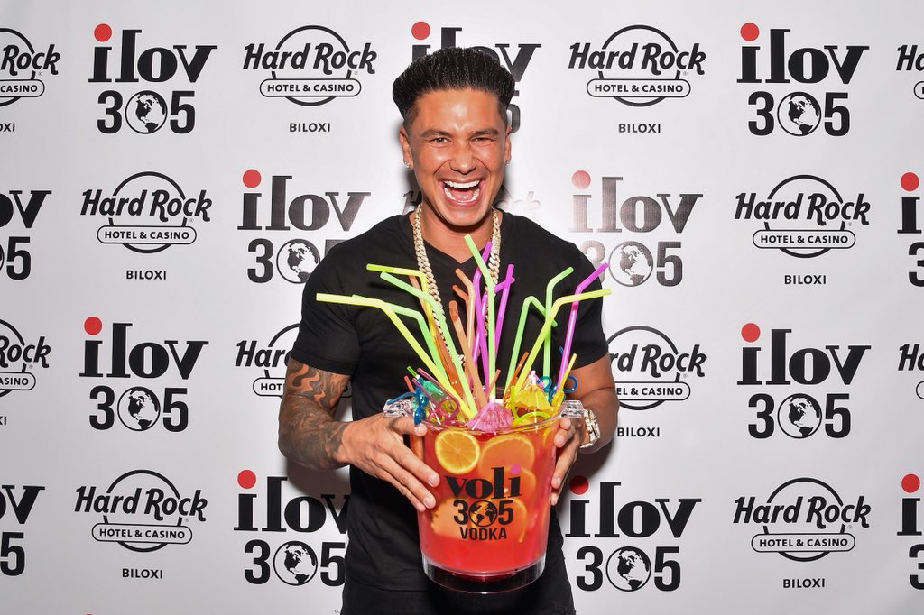 ilov305official's tweet photo. #aboutlastnight: @DJPaulyD rocked the house at @HardRockHotels Biloxi for the grand opening celebration of #iLov305! 🎉🎧 https://t.co/nQt2sBQI1v