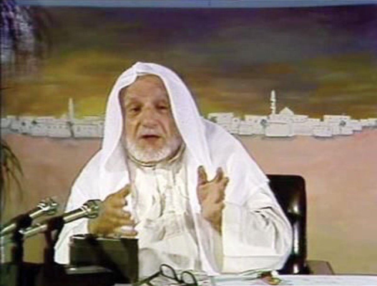falih_448's tweet photo. الشيخ علي الطنطاوي ـ رحمه الله ـ :
الحرام يبقى حراماً حتى لو كان الجميع يفعله، لا تتنازل عن مبادئك، ودعك منهم، فسوف تحاسب وحدك ، لذا استقم كما أُمرت، لا كما رغبت. https://t.co/xB7Iu9cnXX