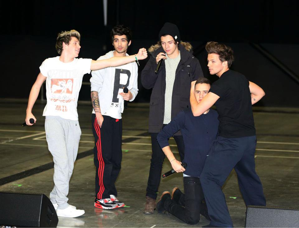 shynseok's tweet photo. @STATSAWARDS @onedirection "the boyband at my time one direction they just had fun they're just normal guys but terrible terrible dancers" - Louis Tomlinson

Our #TeenChoice for #ChoiceFandom is  #Directioners of @onedirection . https://t.co/DWykh1AQL8