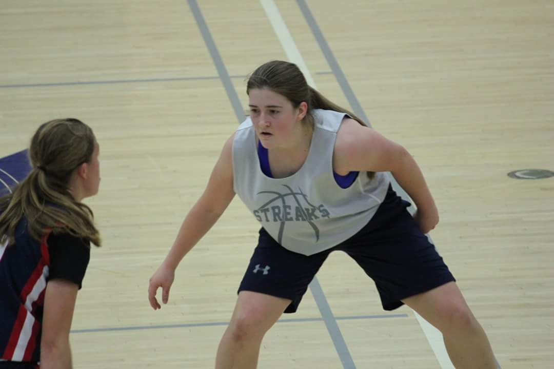 17uAz's tweet photo. Player spotlight. Sydney Clark is a 2020 player with great up side. Has the ability to play the 1 thru 3 position has a great jump shot and an ultra competitor. Check her out at the @EOTBasketball this summer https://t.co/VLN1dtGwcG